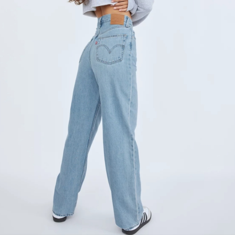<SOLD> EUC LIKE NEW Levi's premium high loose size 24